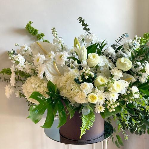 Beautiful White Flower Arrangements - White Centerpiece Ideas